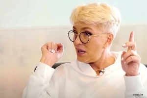 "Они как зомби смотрят на Путина". Вайкуле